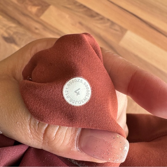 Lululemon Invigorate High-Rise Tight 28"
Cayenne Size 4 - Picture 8 of 8